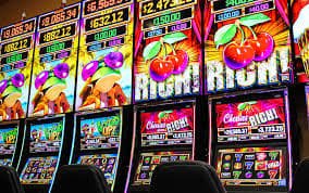 luki77 kasino live dealer studio HD streaming blackjack baccarat roulette langsung